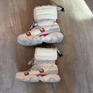 Free People x Sorel Cream and Red Snow Boots sz 6